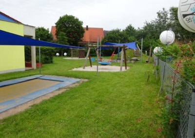 Bodentrampolin und Nestschaukel